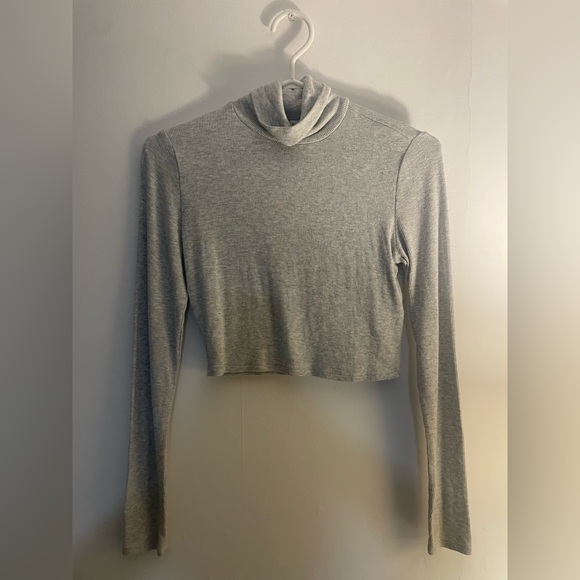 Garage Tops - Grey cropped Garage long sleeve mock-neck! (Medium)